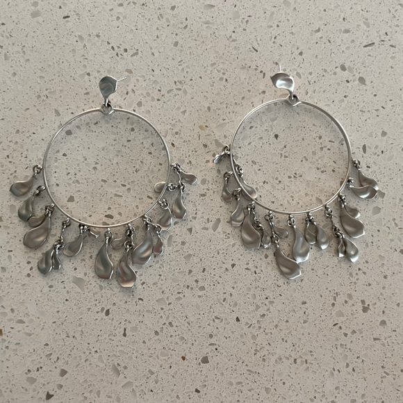 Kendra Scott Earrings - Picture 1 of 1